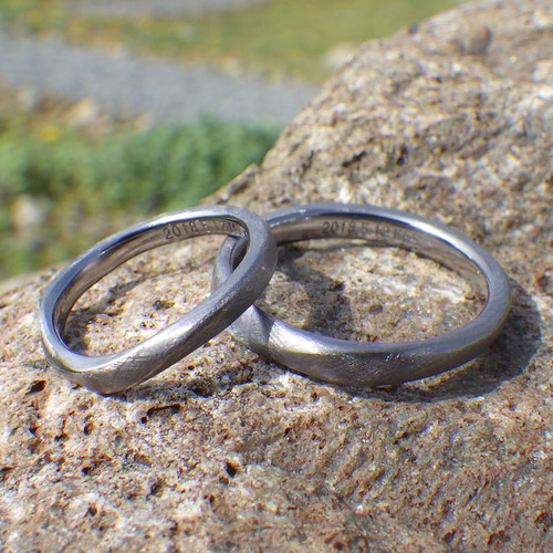 金属アレルギーにならない結婚指輪】金属アレルギーの奥さまを