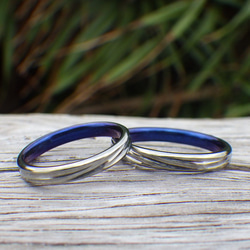 【金属アレルギーにならない結婚指輪】海のイメージのロイヤルブルー・ハフニウムの結婚指輪 2枚目の画像