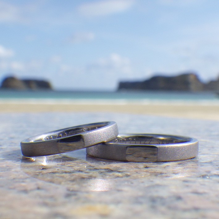 【金属アレルギーにならない結婚指輪】 シンプルながらも特徴的なデザイン・タンタルの結婚指輪