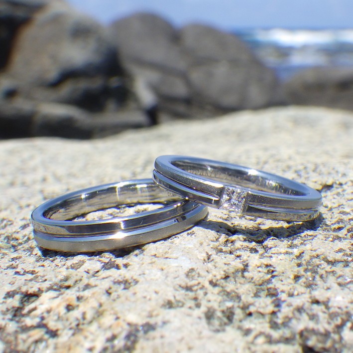 【金属アレルギーにならない結婚指輪】  プリンセスハグセッティング・ハフニウムの結婚指輪