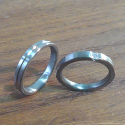 【金属アレルギーにならない結婚指輪】  プリンセスハグセッティング・ハフニウムの結婚指輪 5枚目の画像