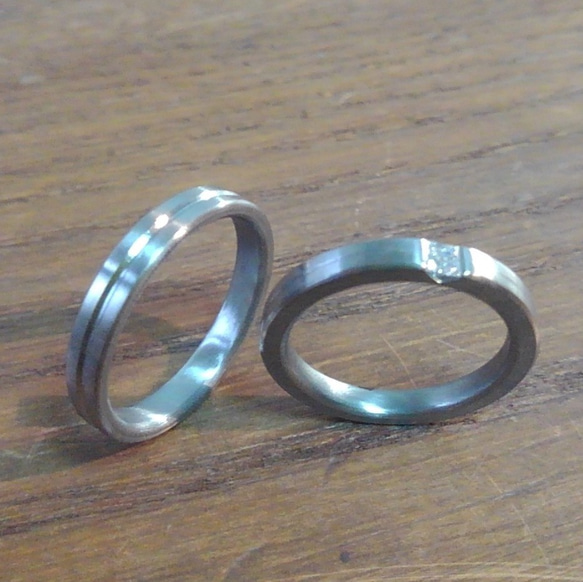【金属アレルギーにならない結婚指輪】  プリンセスハグセッティング・ハフニウムの結婚指輪 5枚目の画像