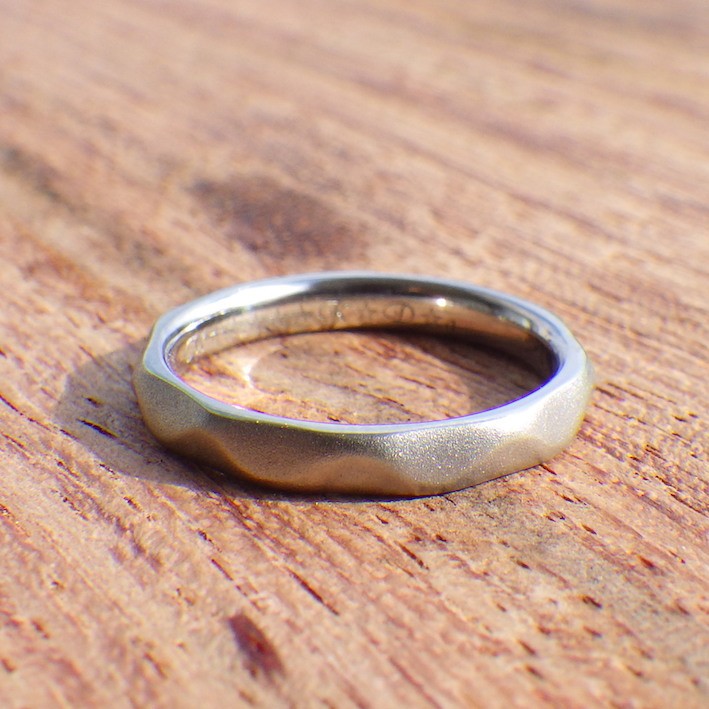 【金属アレルギーフリー】  流れるような柔らかいイメージ・チタンの結婚指輪