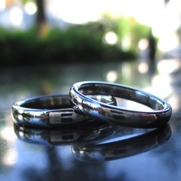 金属アレルギー対応・なめらかな着け心地が一生続く！ハフニウムの結婚指輪 2枚目の画像