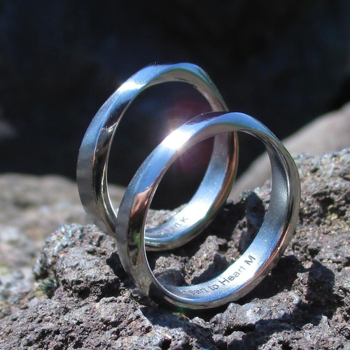 金属アレルギー対応・ハフニウム素材を使ったメビウスの輪のペアリング  