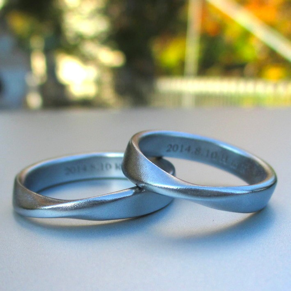 金属アレルギーにならない美しい金属・ハフニウムの結婚指輪 1枚目の画像