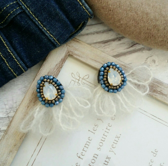 アンティーク風ストーンビーズ刺繍(ホワイトオパール)イヤリング  