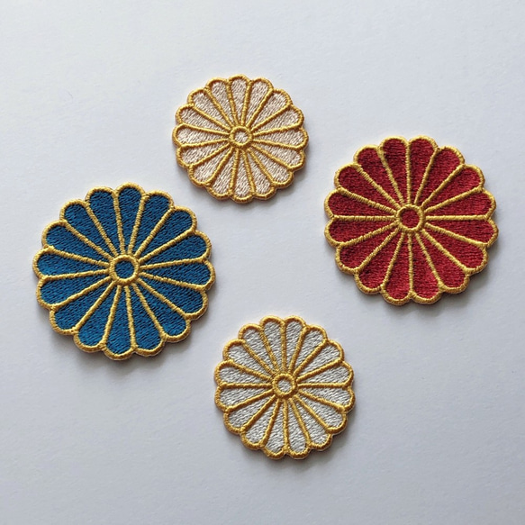 菊文様【赤】 刺繍シール ワッペン 3枚目の画像