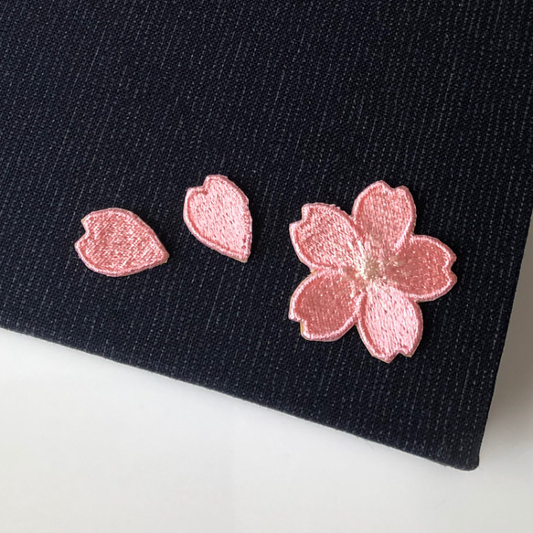 桜 花びらセット 刺繍シール ワッペン 1枚目の画像