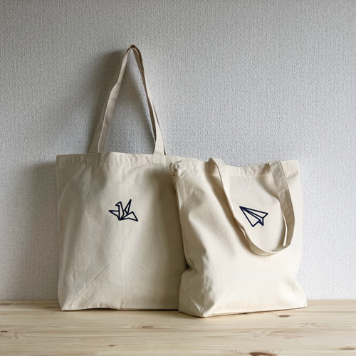折り紙刺繍トートバッグ 折り鶴・紙飛行機 内ポケット付き オーガニックコットン ／エコバッグにも最適 トートバッグ 折々  通販｜Creema(クリーマ) 7849420