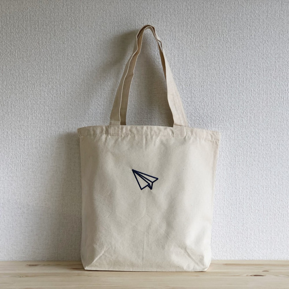 折り紙刺繍トートバッグ　折り鶴・紙飛行機　内ポケット付き　オーガニックコットン　／エコバッグにも最適 2枚目の画像