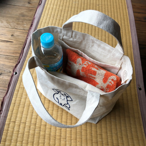 【といぷーどる】座狗-zaku- 刺繍ミニトート　内ポケット　オーガニック　ランチバッグ／お弁当バッグ／お散歩バッグ 4枚目の画像