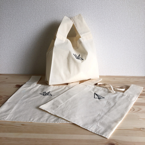 こん様　手刺繍　ちり紙入れ　折り紙ケース　サブバッグ　上履き入れ　お受験 1/2 折り紙刺繍エコバッグ 折りたためて持ち運び便利 ナチュラル