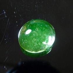 N899　【アメリカ産】ウランガラス　　ボタン型　紫外線照射で蛍光　(*_*; 3枚目の画像