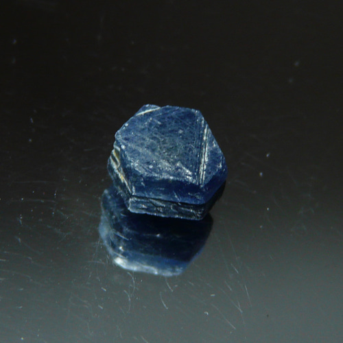 N564 ☆紫外線照射 DE 蛍光(@_@;)☆ マダガスカル産 結晶サファイア