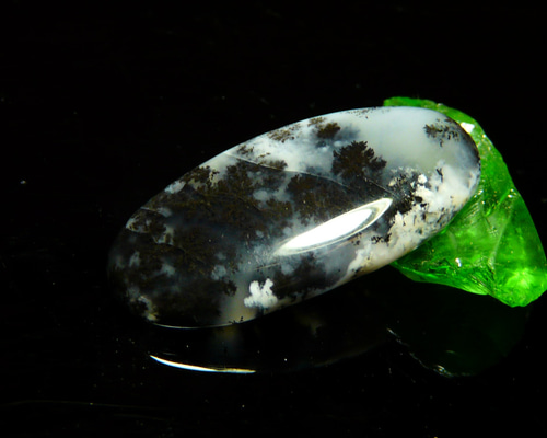 モスアゲート 猫 2本立ち 天然石 インド産モスアゲート丸玉/スフィア（直径53.5-53.6mm） - 埼玉