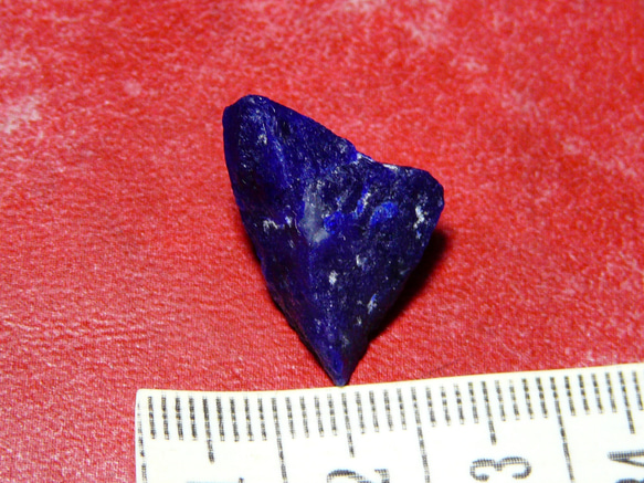 【ビルマ　モゴック産】　母岩付き　　ラピスラズリ原石　J506 2枚目の画像