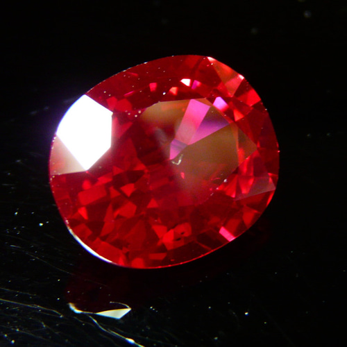 ピジョンブラッド 合成ルビー 紫外線照射にて蛍光 6051 その他素材 GEO