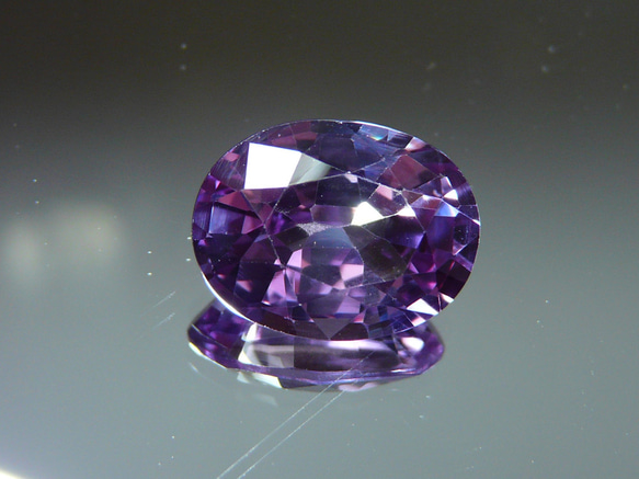 アレキサンドライト 12.46ct アレキサンドライト 白熱灯で変色有・合成コランダム