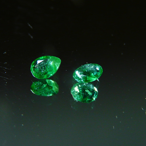 K631-40【コロンビア産】天然無処理 エメラルド ルース2 個組 AA 
