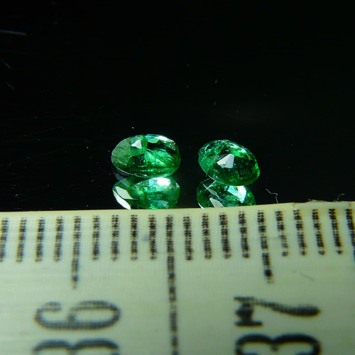K631-40【コロンビア産】天然無処理 エメラルド ルース2 個組 AA 