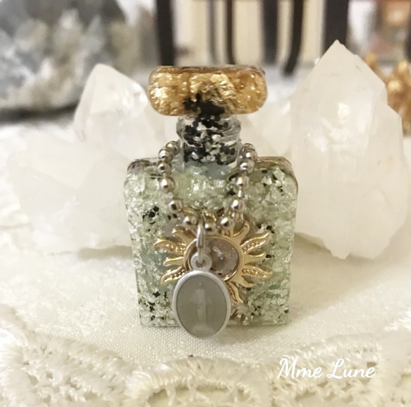 SALEフランス製マリアのメダイユ付 太陽の香水/天使の聖水瓶