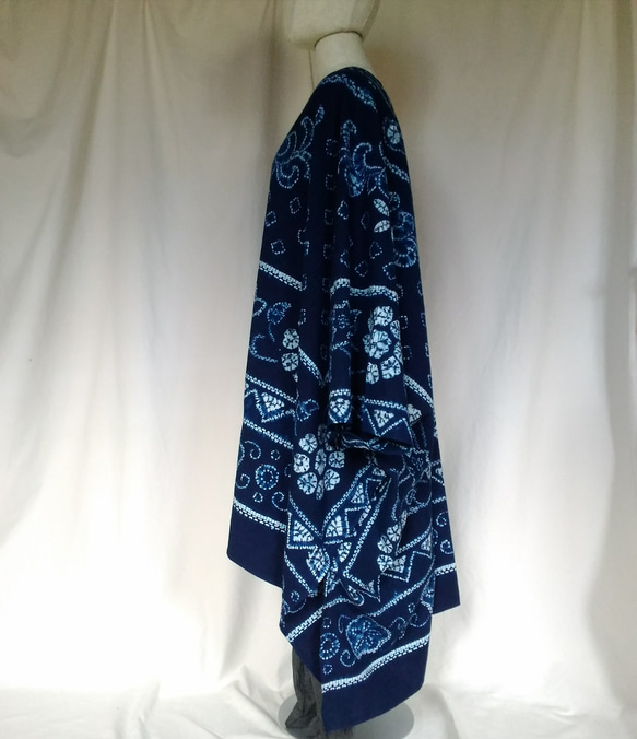 着物リメイク　藍染絞りのロングジャケット 4枚目の画像