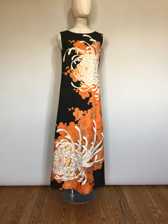 着物リメイク　菊と梅の留袖ドレス 1枚目の画像