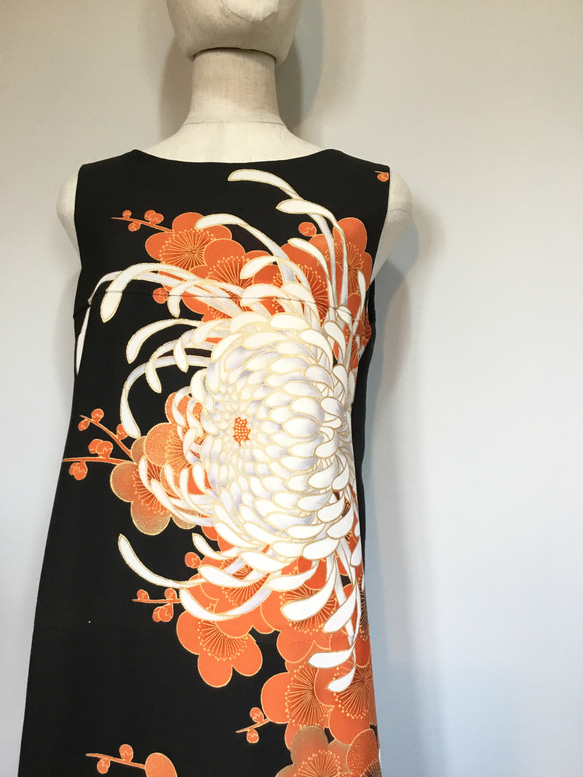 着物リメイク　菊と梅の留袖ドレス 4枚目の画像