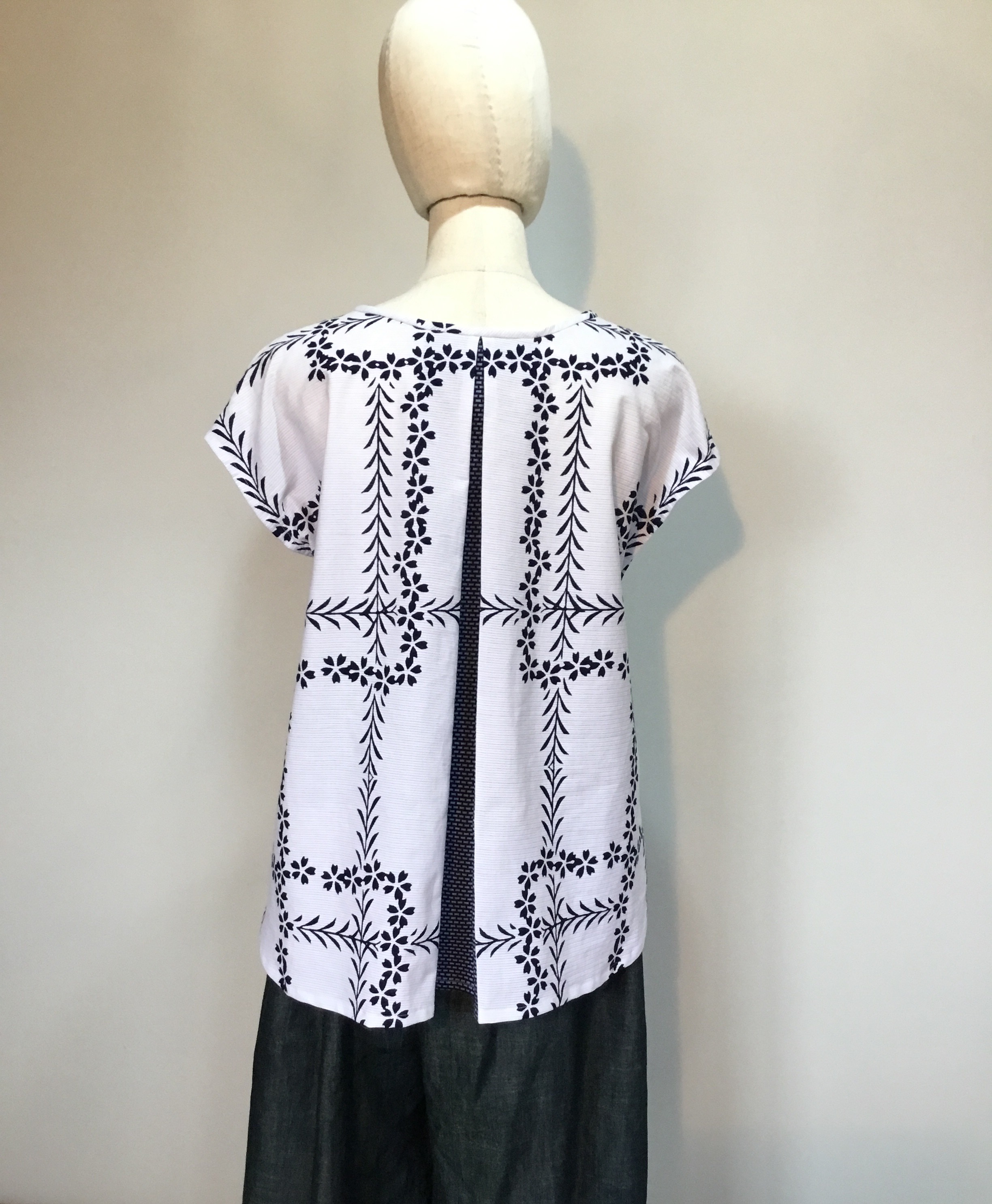 浴衣リメイク 綿絽の後ろ下がりのブラウス ブラウス 着物リメイク