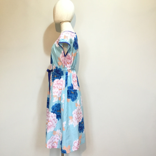 浴衣リメイク 瑠璃色の牡丹のワンピース ワンピース 着物リメイク  