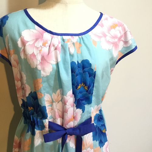 浴衣リメイク 瑠璃色の牡丹のワンピース ワンピース 着物リメイク  