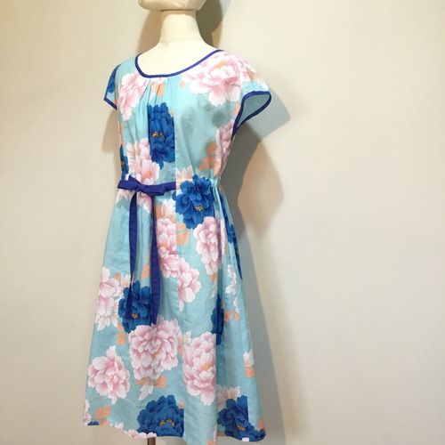 浴衣リメイク 瑠璃色の牡丹のワンピース ワンピース 着物リメイク  