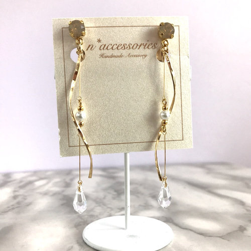 ゆらゆらひねりスティック×雫スワロフスキー ピアス（その他） n