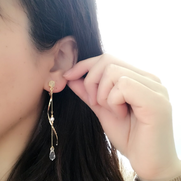 【スワロフスキー ピアス】SWAROVSKI ゆらゆら アクセサリー SWAROVSKI - スワロフスキー ゆらゆらクリスタル フックピアス
