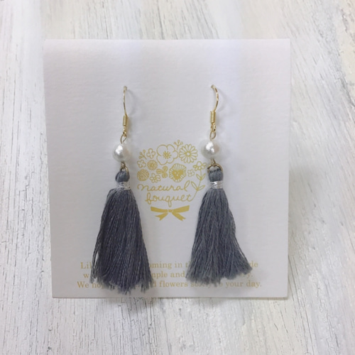 刺繍糸のタッセルピアス(6cm) ピアス(フック・チェーン 刺繍糸のタッセルピアス(6cm) ピアス(フック・チェーン