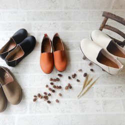 可愛又成熟，適合各種腳型，輕便，平底，套腳式，不磨腳，行走舒適。編號1315 第1張的照片