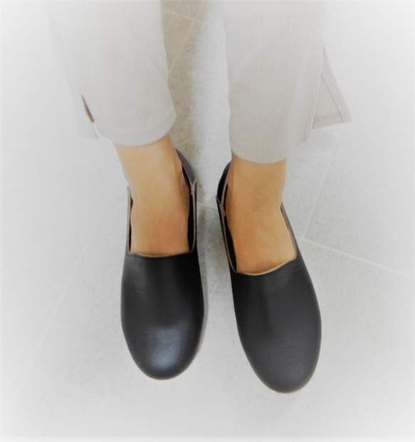 可愛又成熟，適合各種腳型，輕便，平底，套腳式，不磨腳，行走舒適。編號1315 第5張的照片