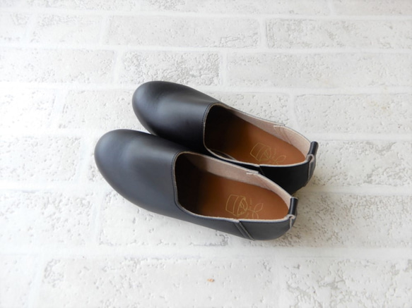 可愛又成熟，適合各種腳型，輕便，平底，套腳式，不磨腳，行走舒適。編號1315 第8張的照片