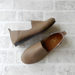 可愛又成熟，適合各種腳型，輕便，平底，套腳式，不磨腳，行走舒適。編號1315 第4張的照片