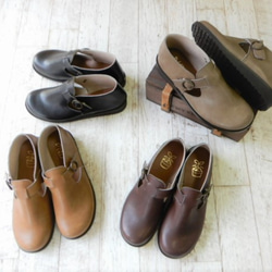 輕鬆剪裁，輕便，寬鬆版型，成人休閒，柔軟，32號套腳短靴，適合任何風格。 第2張的照片