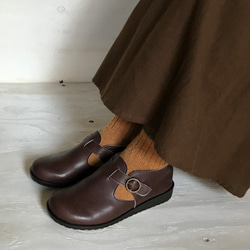 輕鬆剪裁，輕便，寬鬆版型，成人休閒，柔軟，32號套腳短靴，適合任何風格。 第10張的照片