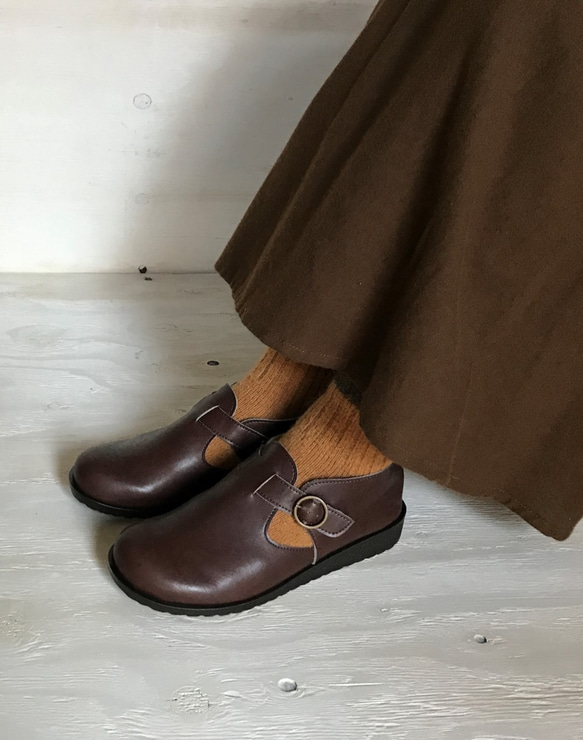 輕鬆剪裁，輕便，寬鬆版型，成人休閒，柔軟，32號套腳短靴，適合任何風格。 第10張的照片