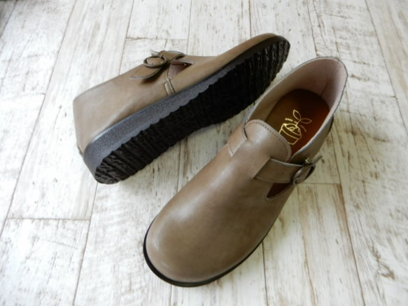 輕鬆剪裁，輕便，寬鬆版型，成人休閒，柔軟，32號套腳短靴，適合任何風格。 第5張的照片