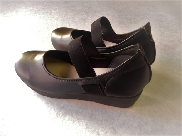 售完為止，折扣 1500 日圓！ ！ ！輕盈、厚底、橡膠上幫、柔軟的高跟鞋，適合正式場合、通勤和日常穿著。 第4張的照片