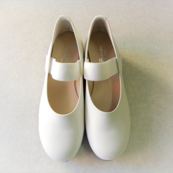 售完為止，折扣 1500 日圓！ ！ ！輕盈、厚底、橡膠上幫、柔軟的高跟鞋，適合正式場合、通勤和日常穿著。 第6張的照片