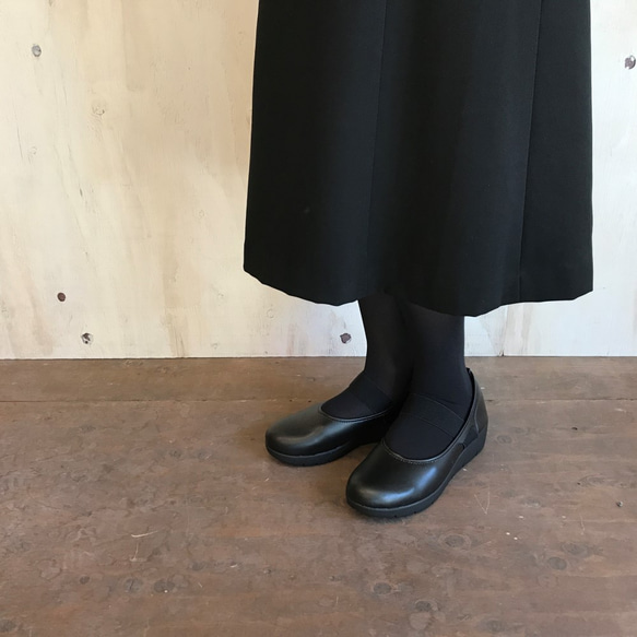 售完為止，折扣 1500 日圓！ ！ ！輕盈、厚底、橡膠上幫、柔軟的高跟鞋，適合正式場合、通勤和日常穿著。 第3張的照片