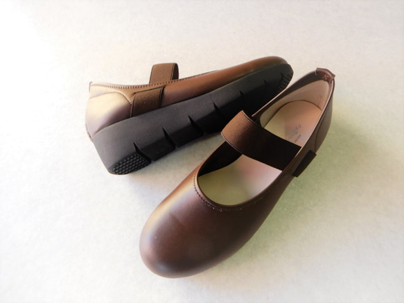 售完為止，折扣 1500 日圓！ ！ ！輕盈、厚底、橡膠上幫、柔軟的高跟鞋，適合正式場合、通勤和日常穿著。 第7張的照片