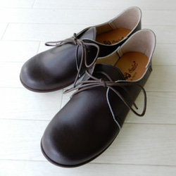 踩也能走，寬支撐，輕便，繫帶鞋，舒適，深棕色 第2張的照片