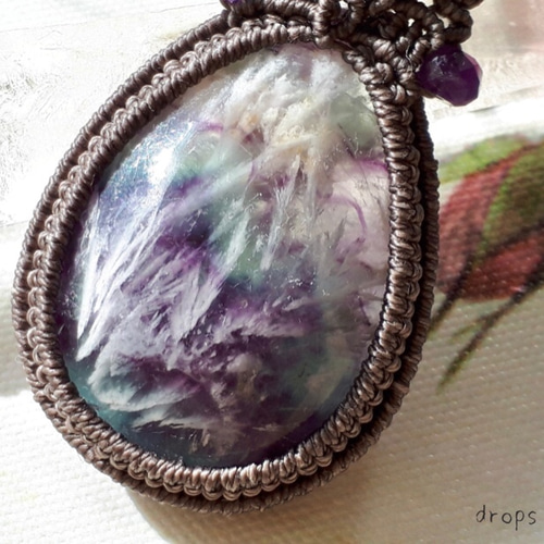 ☆一点物☆エンジェルフェザーインフローライトのマクラメペンダント